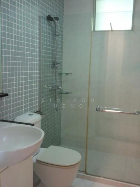 The Jade, 9 Bukit Batok Central Link, Dairy Farm / Bukit Panjang / Choa Chu Kang, 3 Bedrooms, 1,346 sqft, Condominium For Rent, by Sim Poh Heng, 9434692 - Shower in Common Bathroom - PropertyGuru.com.sg