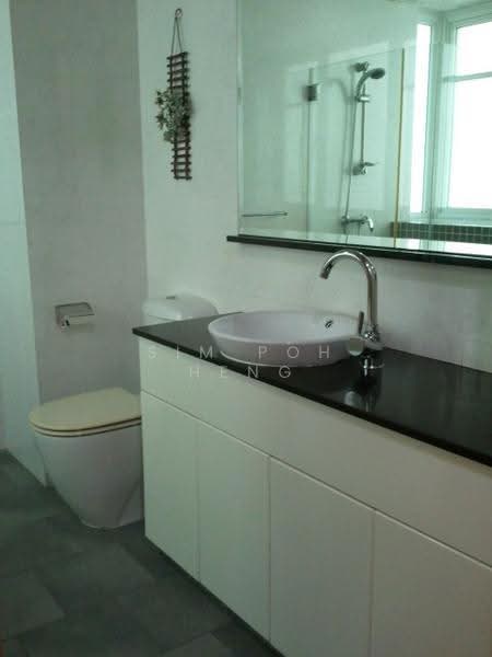 The Jade, 9 Bukit Batok Central Link, Dairy Farm / Bukit Panjang / Choa Chu Kang, 3 Bedrooms, 1,346 sqft, Condominium For Rent, by Sim Poh Heng, 9434692 - Vanity @Master Bath - PropertyGuru.com.sg
