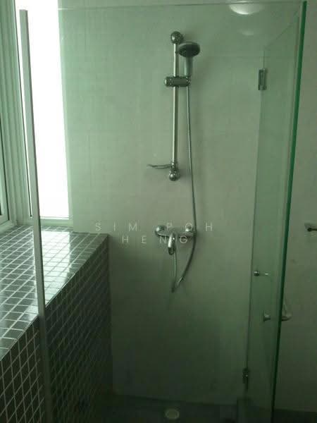 The Jade, 9 Bukit Batok Central Link, Dairy Farm / Bukit Panjang / Choa Chu Kang, 3 Bedrooms, 1,346 sqft, Condominium For Rent, by Sim Poh Heng, 9434692 - Shower in Master Bath - PropertyGuru.com.sg