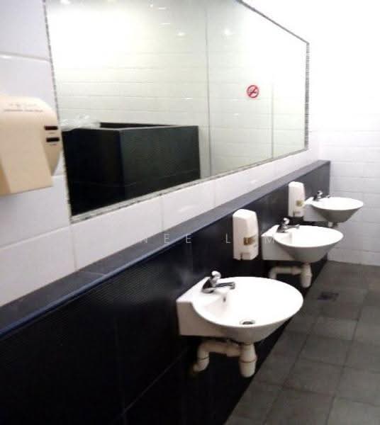 Kewalram House, 8 Jalan Kilang Timor, Alexandra / Commonwealth, 1,300 sqft, Light Industrial (B1) For Rent, by Renee Lim, 9449283 - Renovated toilets - CommercialGuru.com.sg