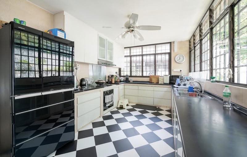 Coronation Road, Coronation Road, Tanglin / Holland / Bukit Timah, 4 Bedrooms, 2,899 sqft, Detached House For Rent, by Stefanie Wong, 9619471 - Kitchen - PropertyGuru.com.sg