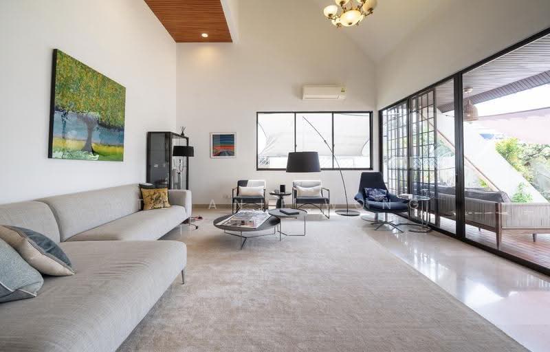Coronation Road, Coronation Road, Tanglin / Holland / Bukit Timah, 4 Bedrooms, 2,899 sqft, Detached House For Rent, by Stefanie Wong, 9619471 - Living Room - PropertyGuru.com.sg