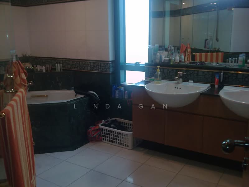 The Legend, 361 Bukit Timah Road, 3 Bedrooms, 2,164 sqft, Condominium For Rent, by Linda Gan, 968580 - MASTER BATHROOM - PropertyGuru.com.sg