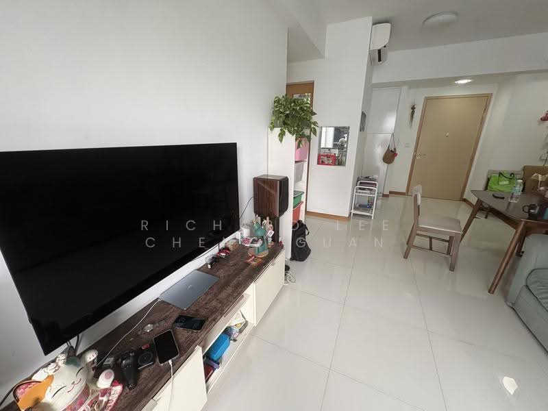 Residences Botanique, 32 Yio Chu Kang Road, Hougang / Punggol / Sengkang, 2 Bedrooms, 883 sqft, Condominium For Rent, by Richard Lee Cheng Guan, 9833515 - Living Room - PropertyGuru.com.sg