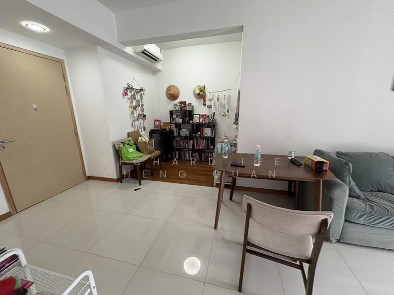 Residences Botanique, 32 Yio Chu Kang Road, Hougang / Punggol / Sengkang, 2 Bedrooms, 883 sqft, Condominium For Rent, by Richard Lee Cheng Guan, 9833515 - Living Room - PropertyGuru.com.sg