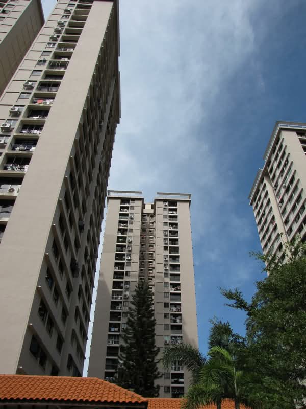12 Dover Close East