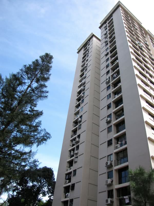 13 Dover Close East
