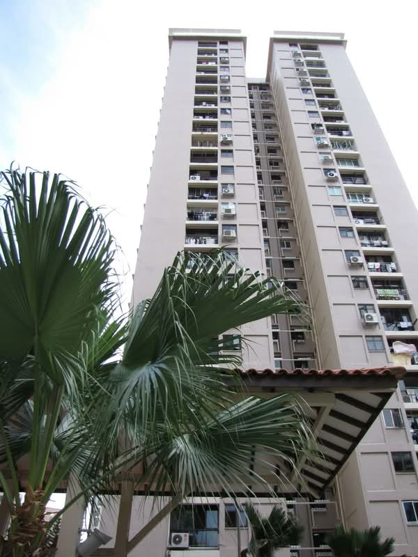 13 Dover Close East