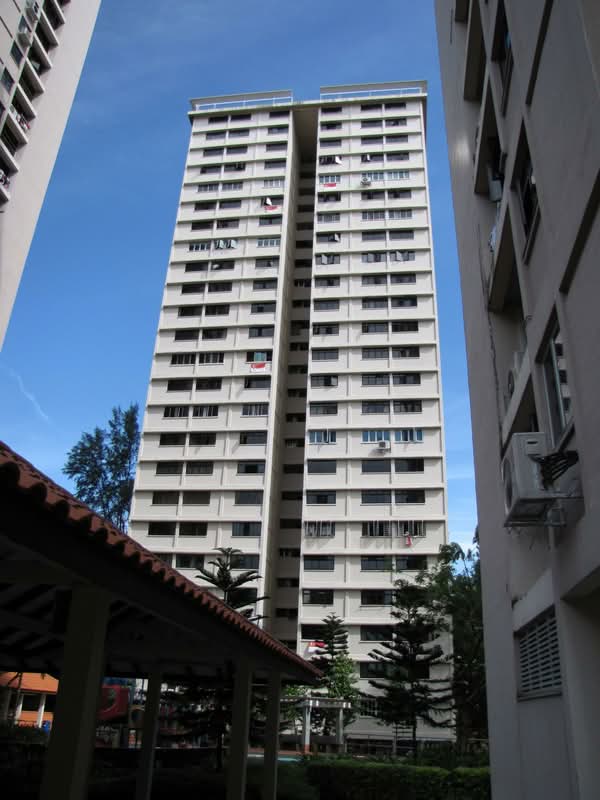 14 Dover Close East