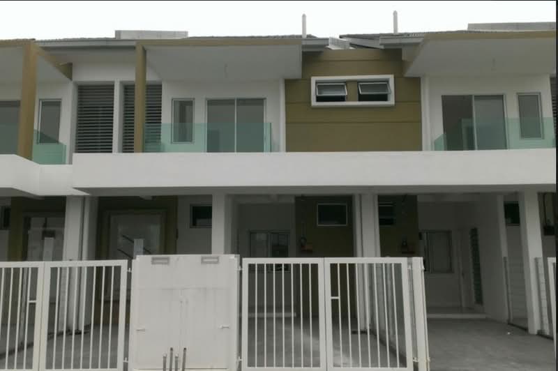 Townhouse for Sale in Bandar Saujana Putra (Tanjong Duabelas) - Kristing . - PropertyGuru.com.my