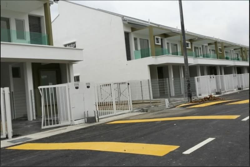 Townhouse for Sale in Bandar Saujana Putra (Tanjong Duabelas) - Kristing . - PropertyGuru.com.my