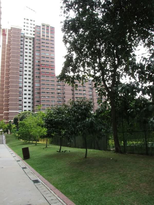3 Holland Close