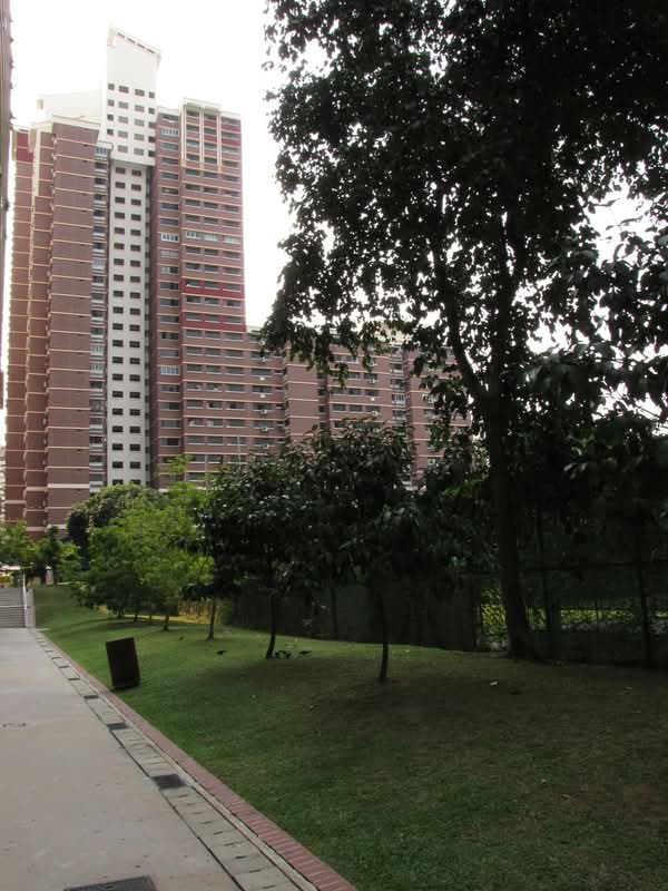 3 Holland Close