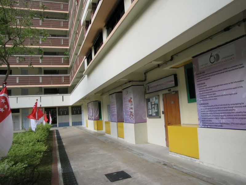 3 Holland Close