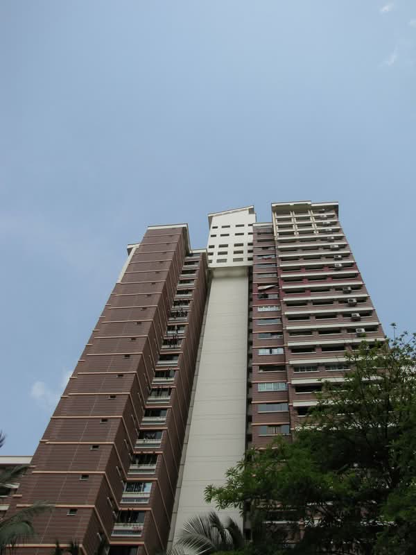 3 Holland Close