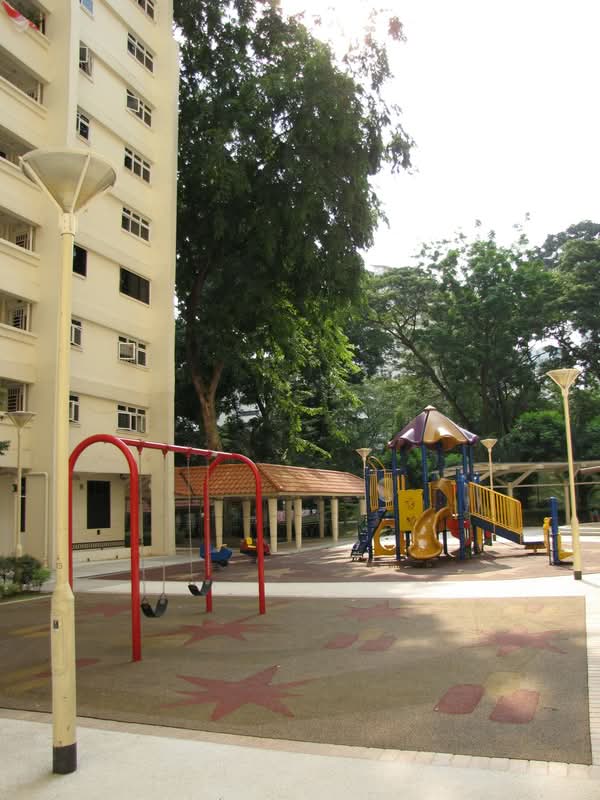 4 Holland Close