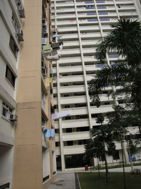 4 Holland Close