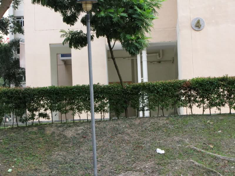 4 Holland Close