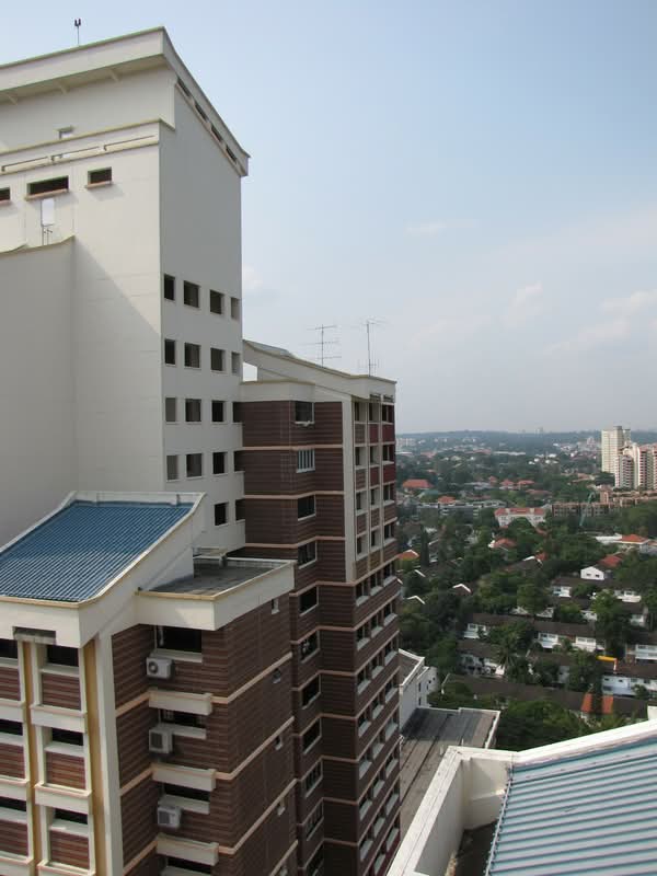 30 Holland Close