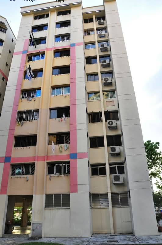 704 Hougang Avenue 2