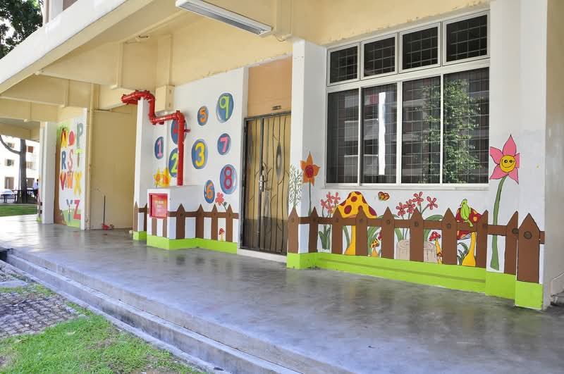 706 Hougang Avenue 2