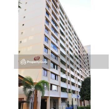 602 Hougang Avenue 4