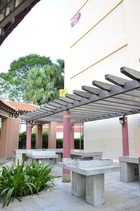 607 Hougang Avenue 4