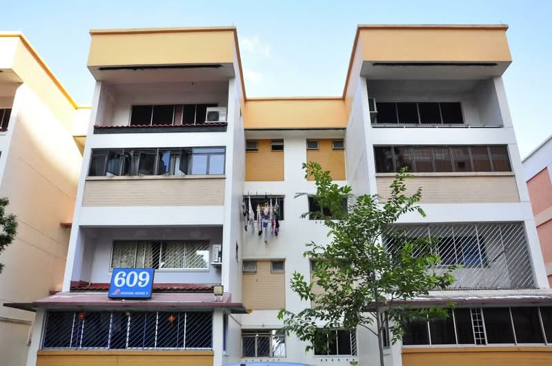 609 Hougang Avenue 8 #0