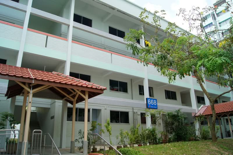 668 Hougang Avenue 8