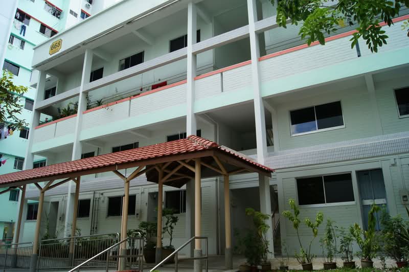 668 Hougang Avenue 8