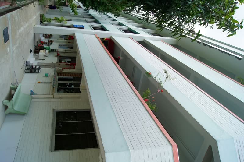 670 Hougang Avenue 8