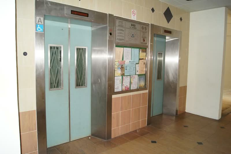 960 Hougang Avenue 9