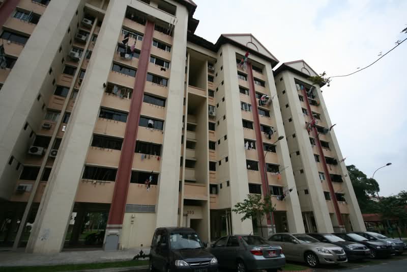 303 Jurong East Street 32