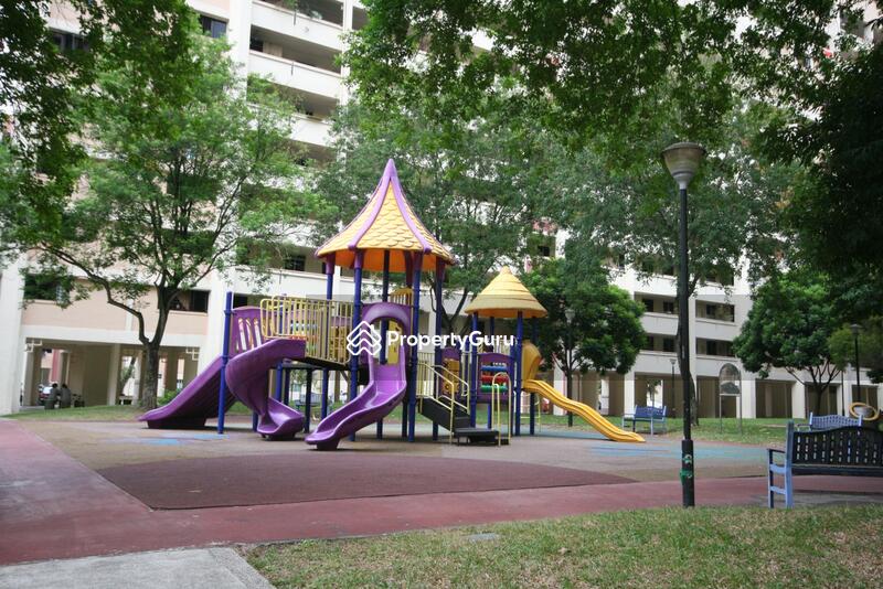 305 Jurong East Street 32 #0