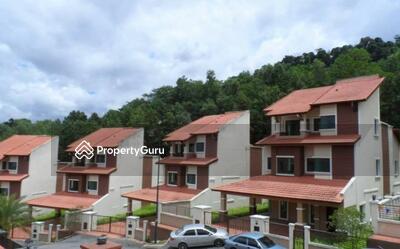 - Puncak Bukit Utama