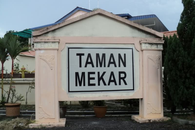 Rumah Teres untuk Dijual di Taman Mekar (Butterworth) - Dinie Akmal - PropertyGuru.com.my