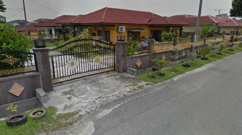 Bungalow for Sale in Bandar Putra Permai (Seri Kembangan) - Abdul Qadir - PropertyGuru.com.my