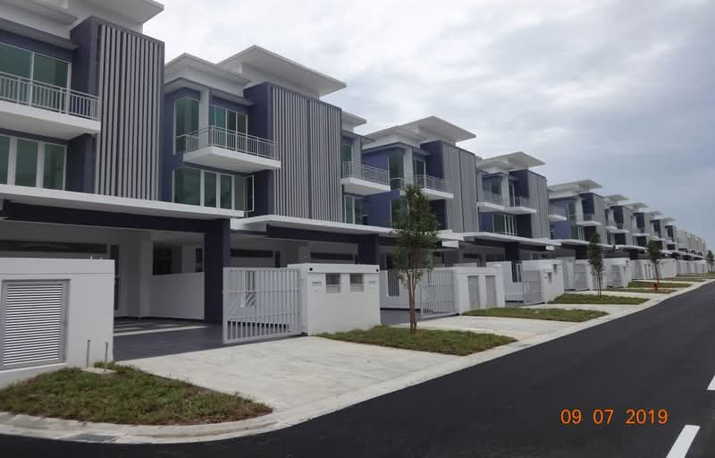 Autumn Breeze 3 Storey Superlink XL House, Taman Nusa Sentral