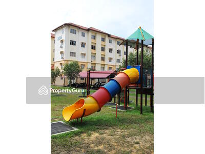 - Pangsapuri Flora II