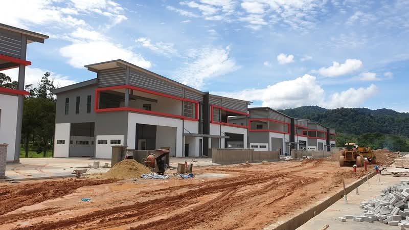 Kilang Berkembar 1 1/2 Tingkat (1 1/2 storey Semi-detached factory) #0