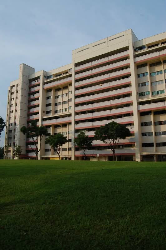 879 Tampines Avenue 8