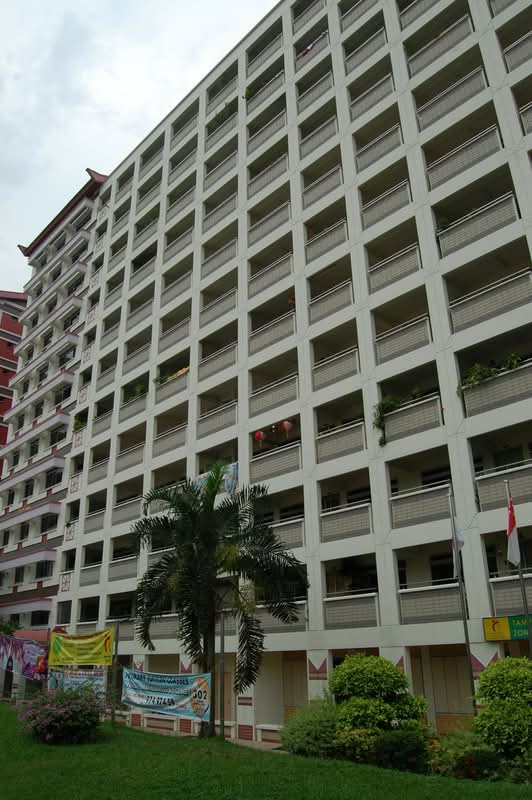 302 Tampines Street 32