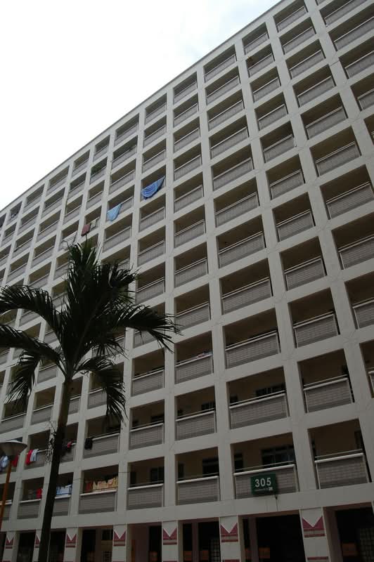 305 Tampines Street 32