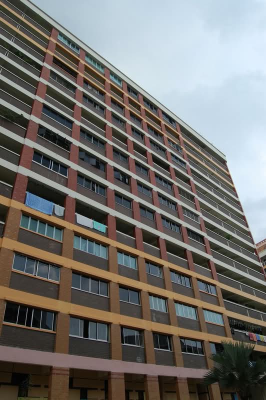 887 Tampines Street 81