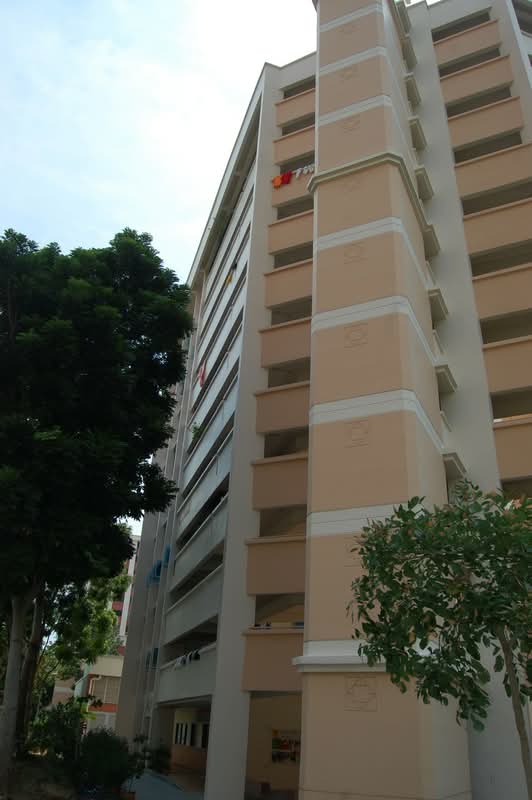 840 Tampines Street 82