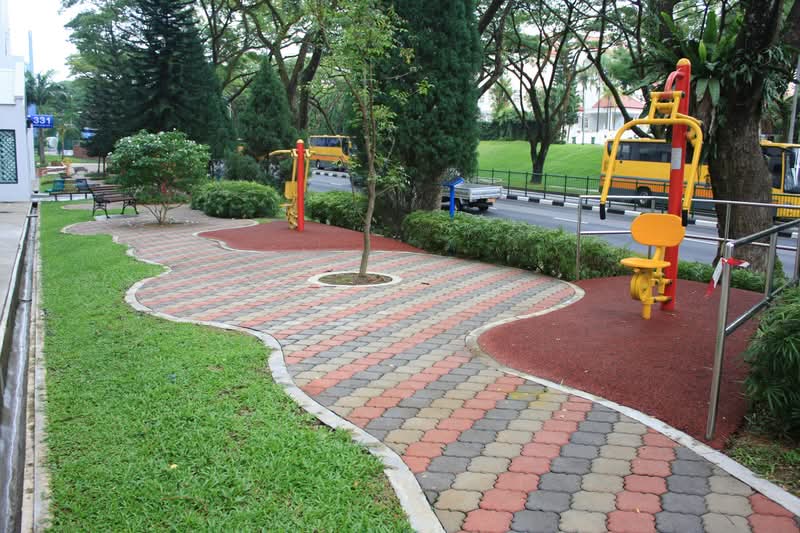 331 Woodlands Avenue 1