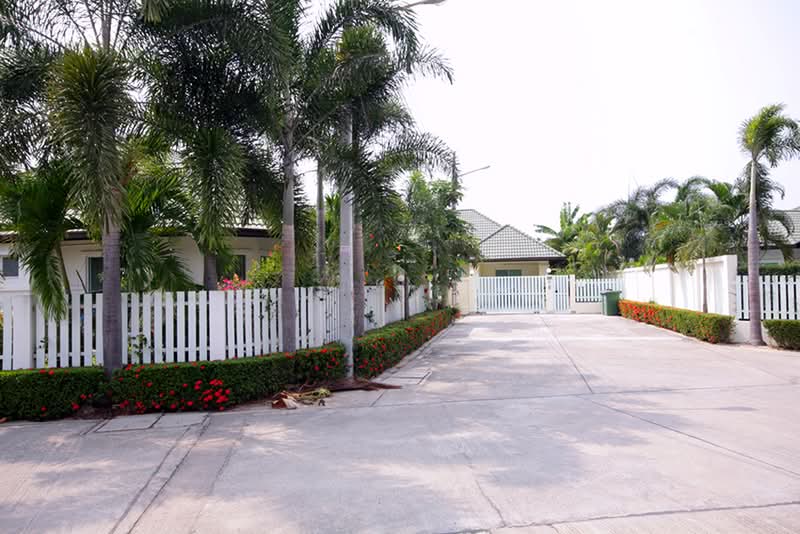 Green Field Villas 3, Chon Buri (Pattaya), Soi Phonprapanimit 15, Bang Lamung, Bang Lamung (Pattaya), Chon Buri (Pattaya), 4 Bedrooms, 278 sqm, Villa For Sale, by Sathida Limphasut (App), 500217721 - DDproperty.com