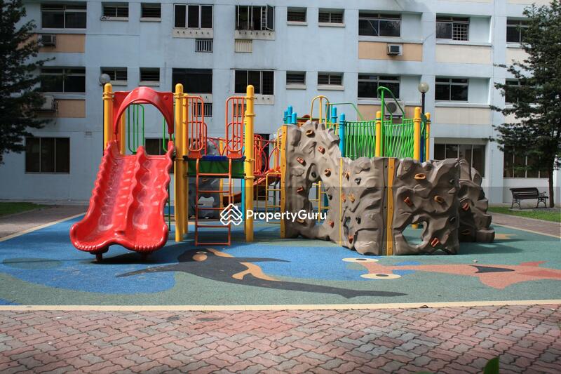 365 Woodlands Avenue 5 #0