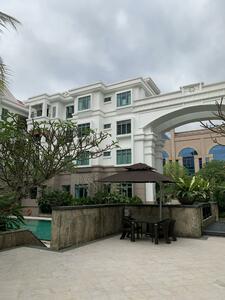  - Fifth Avenue Condominium