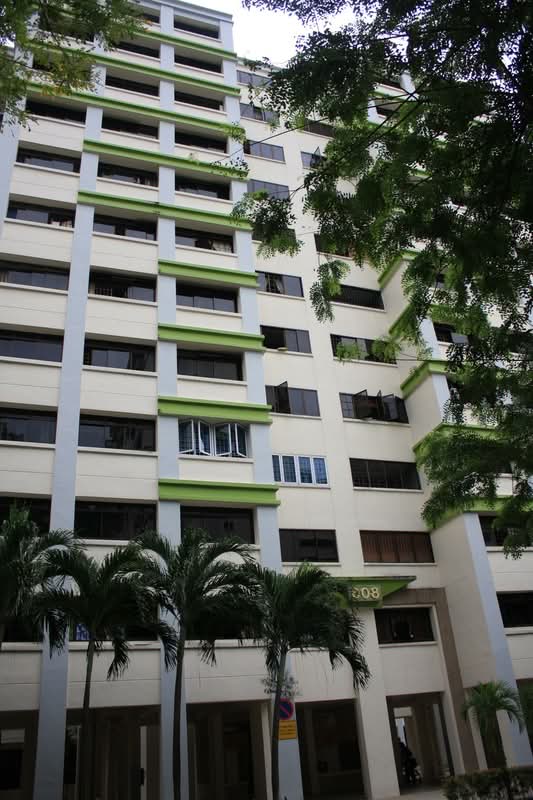 608 Woodlands Ring Road